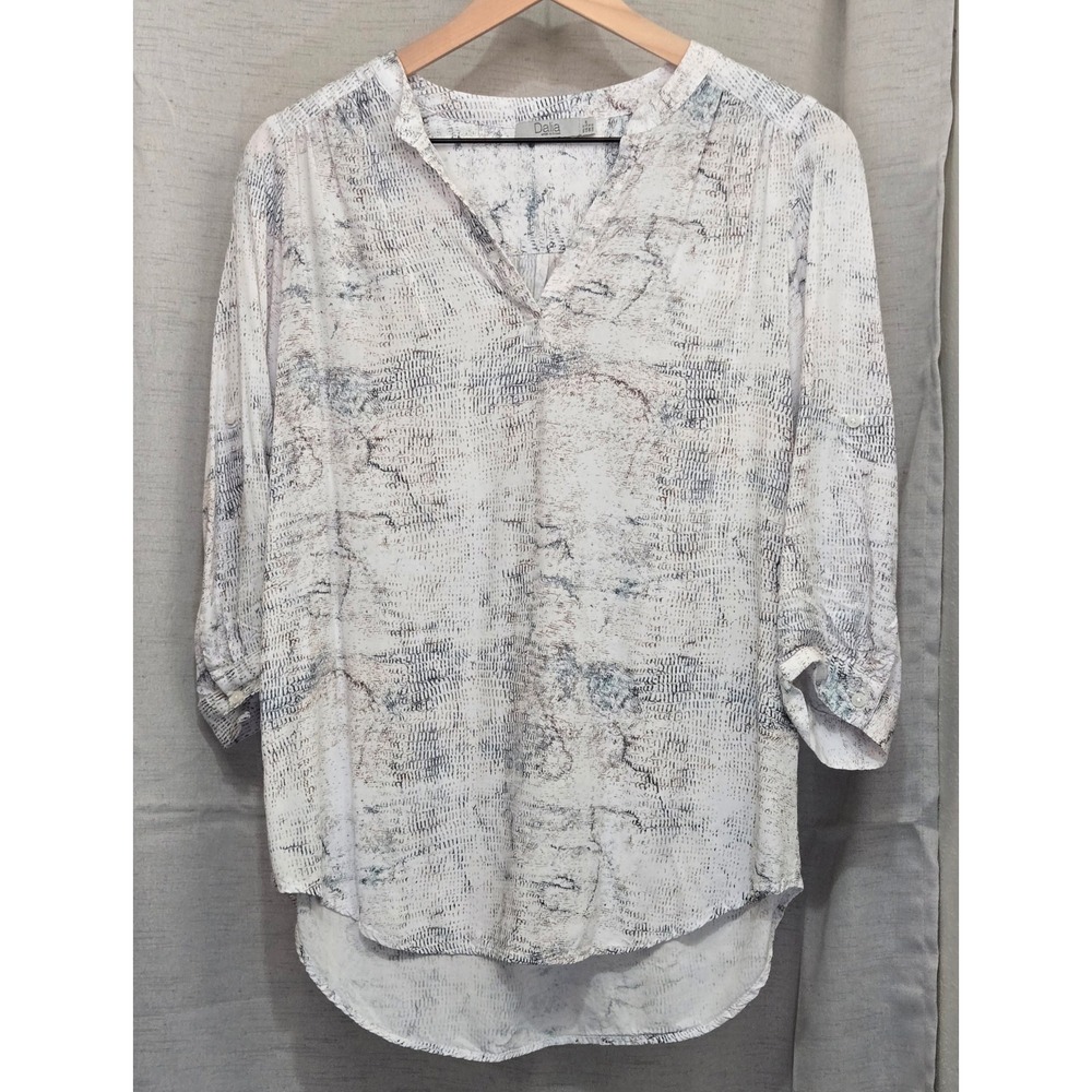 Dalia Collection Abstract Print V-Neck Blouse 3/4 Roll Tab Sleeve White Blue L